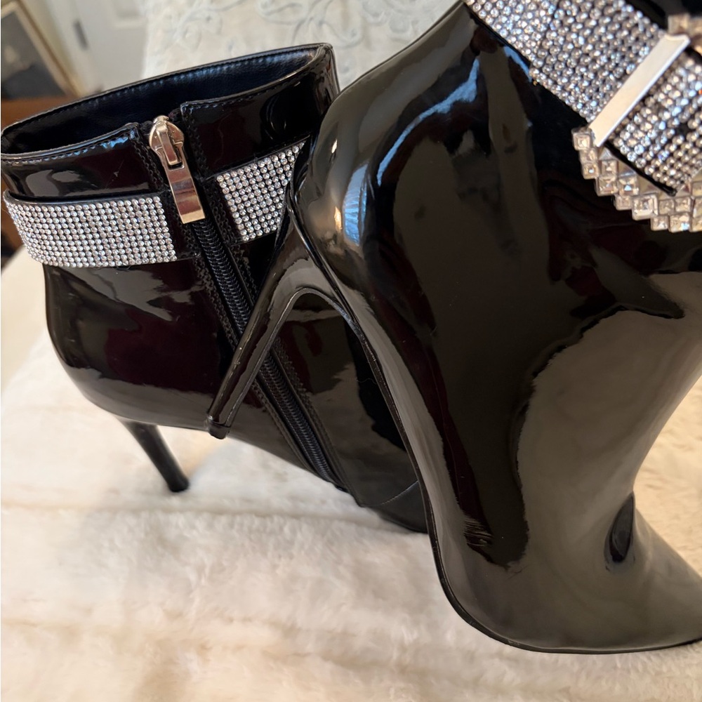 BERNESS Glossy Black Heeled Boots with Rhinestone Accents. Size 7